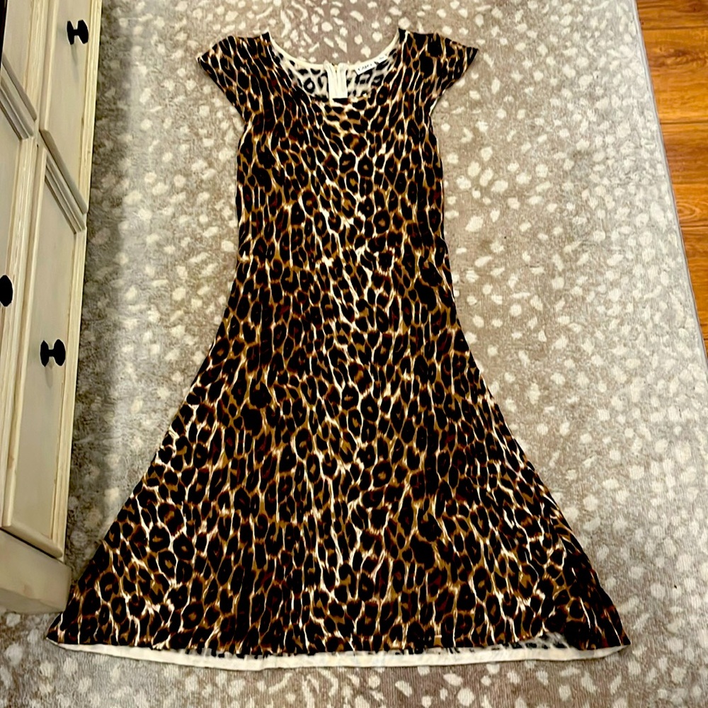 Medium sized leopard print midi dress!